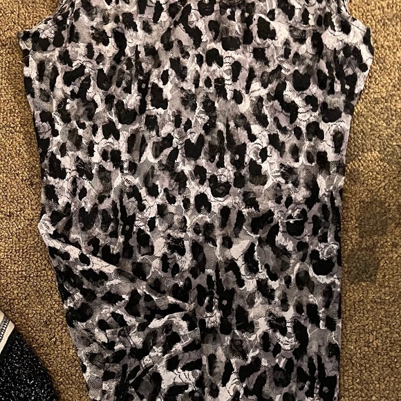 Women’s Tops. - Picture 4 of 14